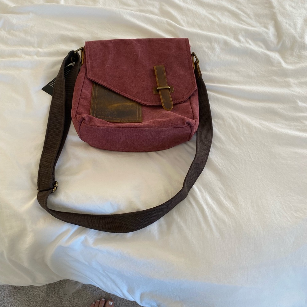 Vaschy Maroon Canvas Messenger Bag